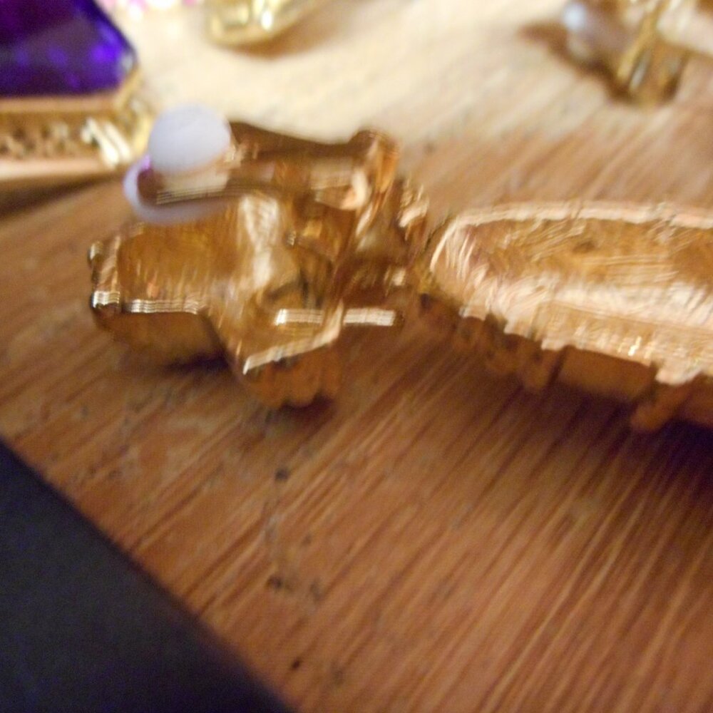 CLIP ON EARRINGS - HOT CROSS BUNS IN GOLD METAL - WITH DANGLE - Picture 5 of 8